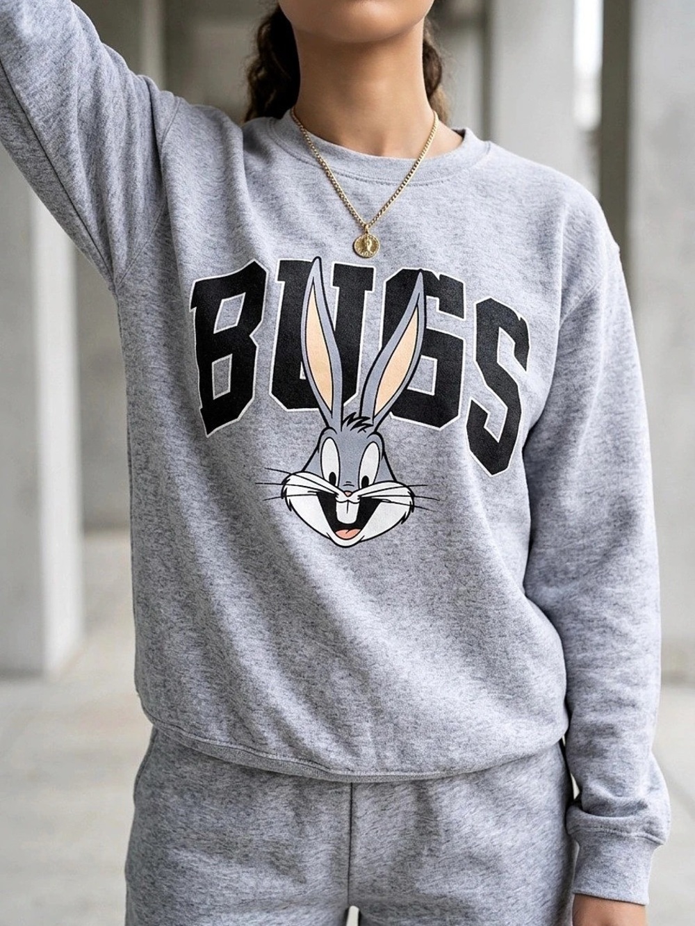Looney Tunes Bugs Bunny Women’s Graphic Sweatshirt in Gray Size Medium Casual